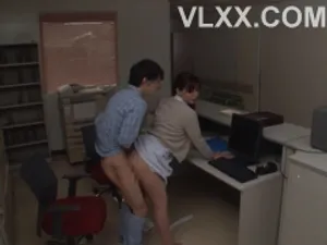 An ủi bạn gái của anh trai tồi, anh vui vẻ với người khác nhưng tôi vui vẻ với bạn gái anh!