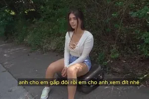 Cô gái trẻ được mời đi chơi và quan hệ tình dục một cách điên cuồng.
